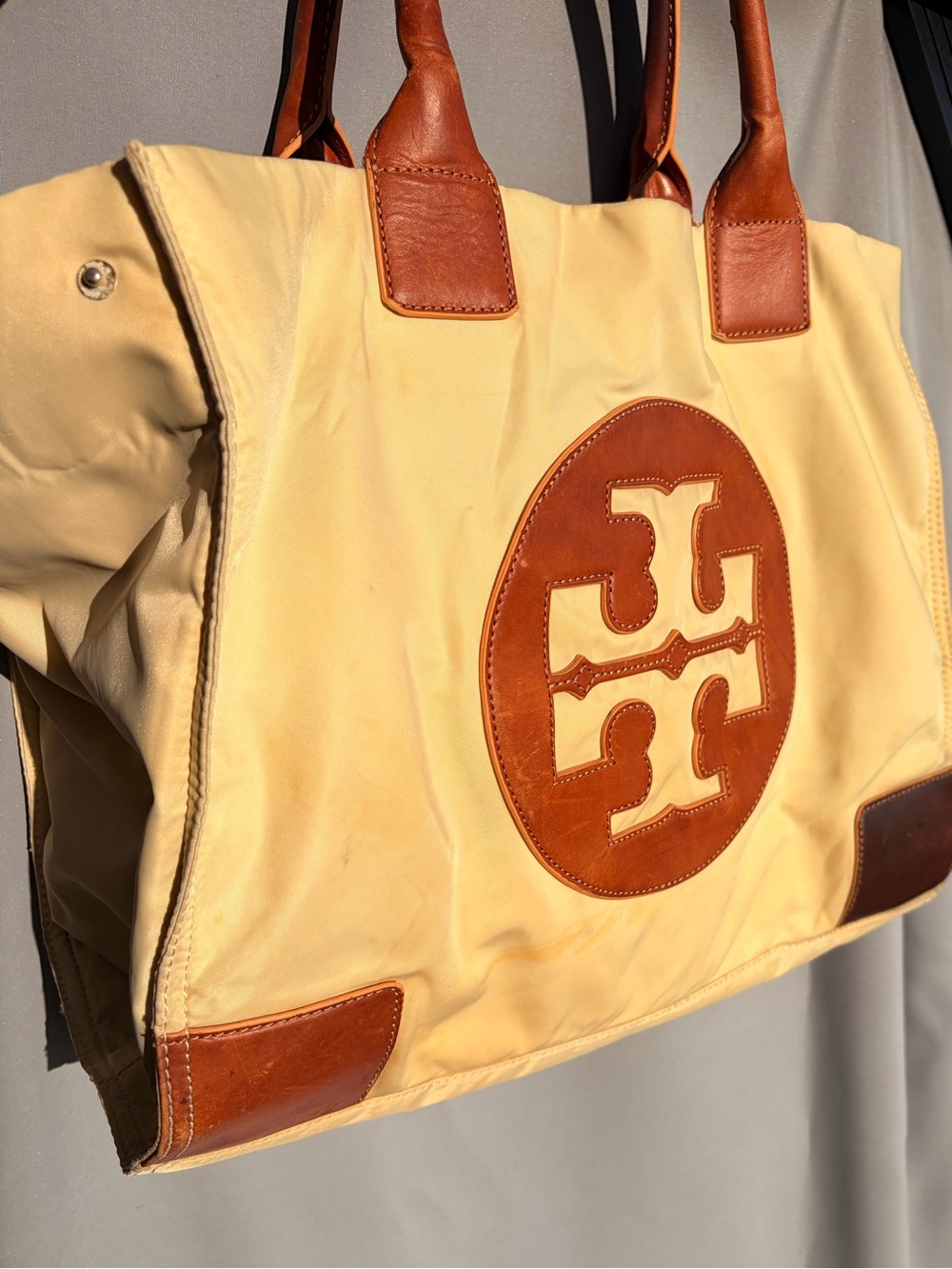 🌻Tory Burch Cream Tote W/ Brown Leather